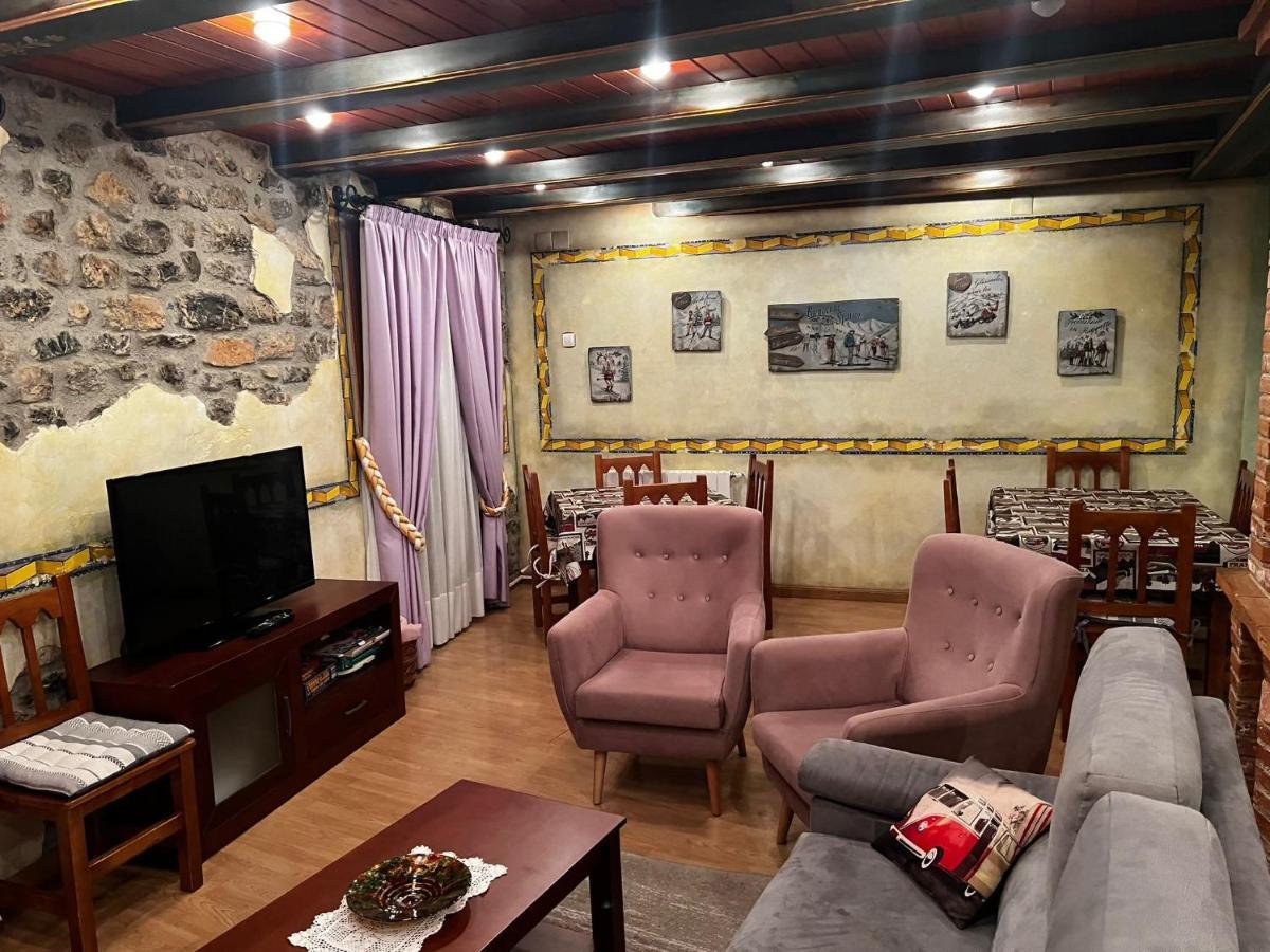 Casa Pelentos Sandiniés Екстериор снимка